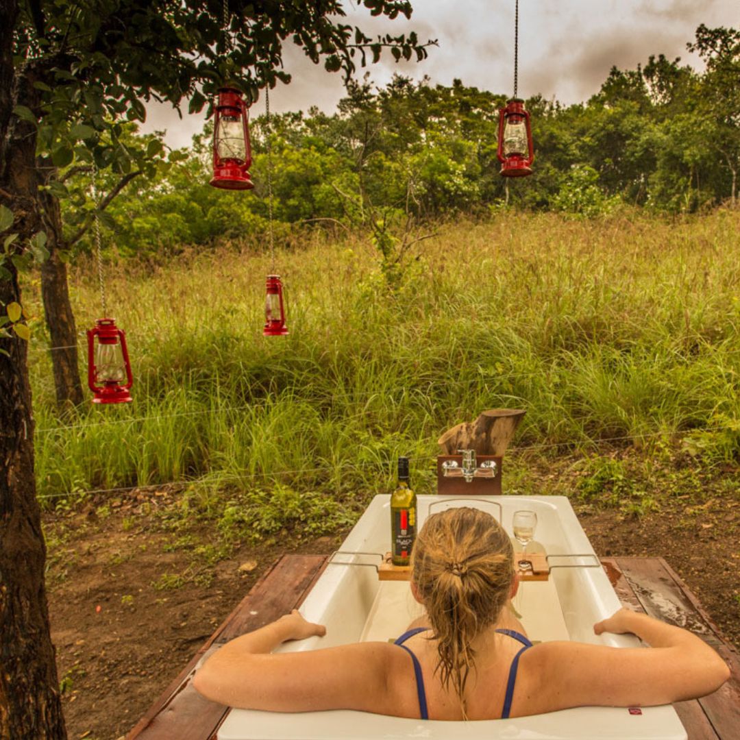 Wild bath at forest suite Ahaspokuna Glamping